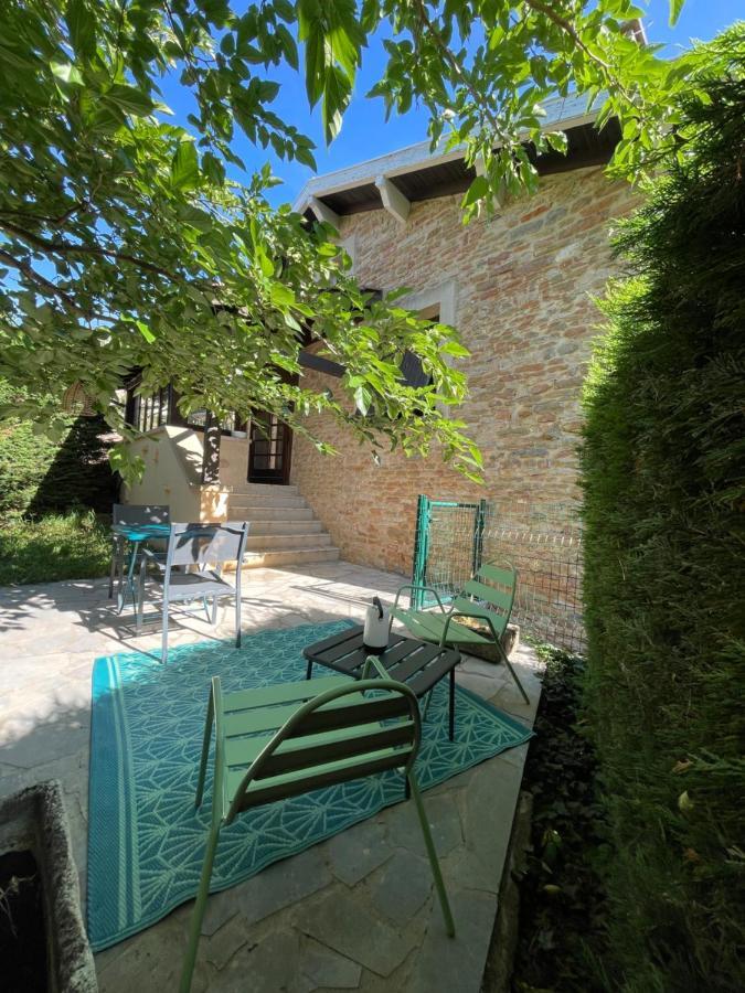 Maison Au Pied De La Roche Solutre-Pouilly Bagian luar foto
