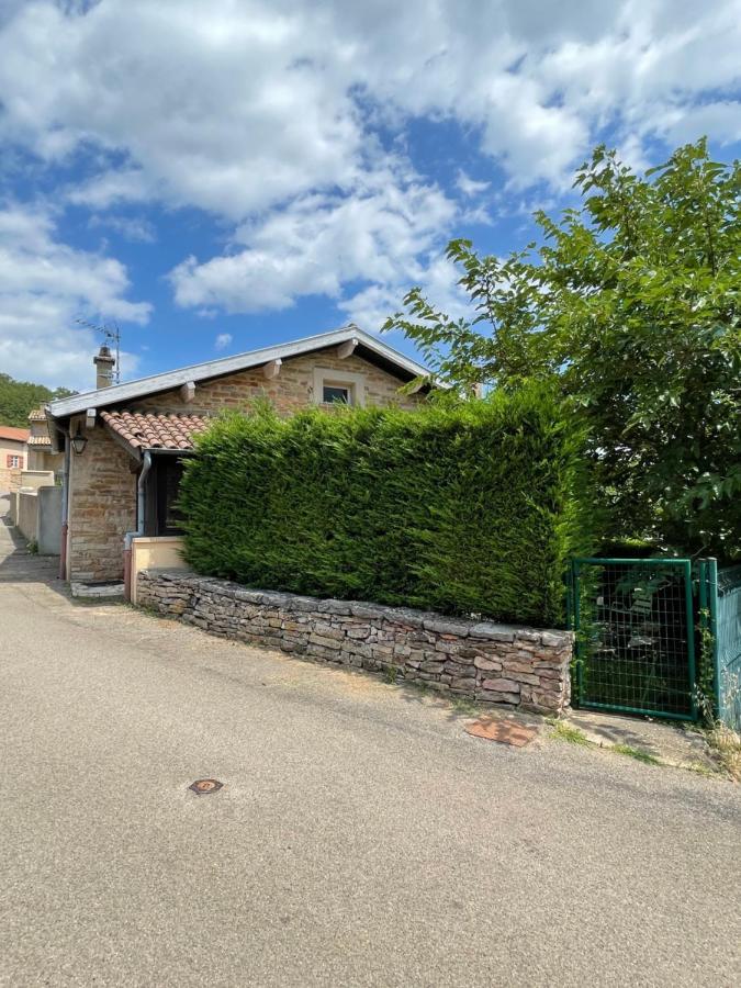 Maison Au Pied De La Roche Solutre-Pouilly Bagian luar foto